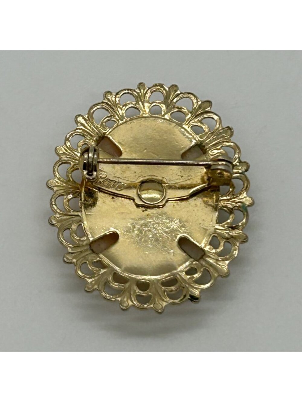 Coro Carved Shell Cameo Brooch Gold-Tone Oval 1950s Bridal Vintage - Picture 7 of 16